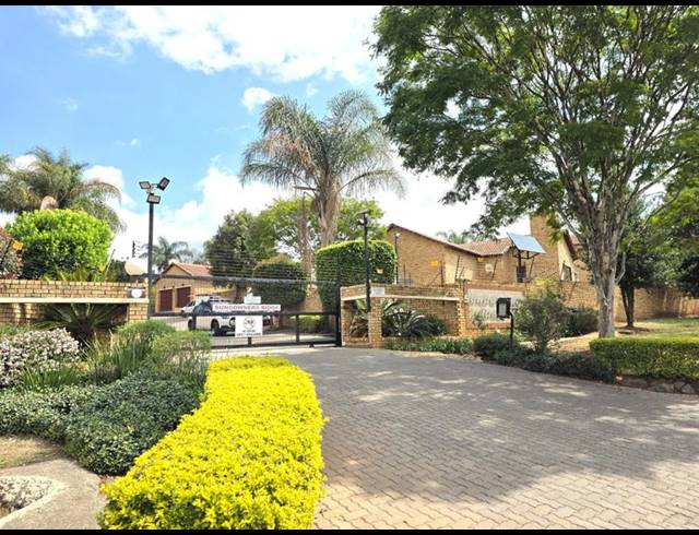 4 BEDROOM TOWNHOUSE FOR SALE IN RUIMSIG NOORD